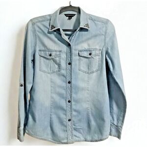 Rock & Republic Women's Size Small Light Wash Studded Button Down  Denim Shirt